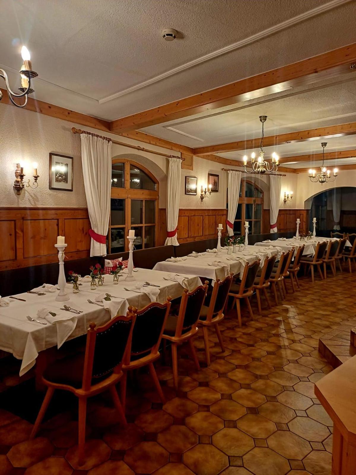 Hotel Restaurant Liesele Sonne Sankt Leonhard im Pitztal Luaran gambar