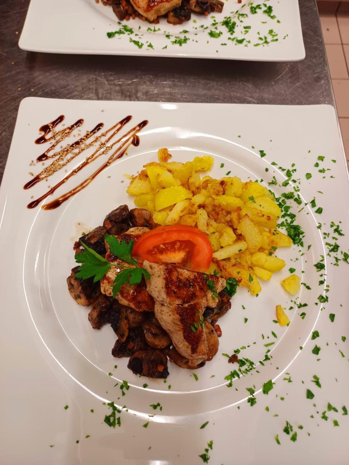 Hotel Restaurant Liesele Sonne Sankt Leonhard im Pitztal Luaran gambar